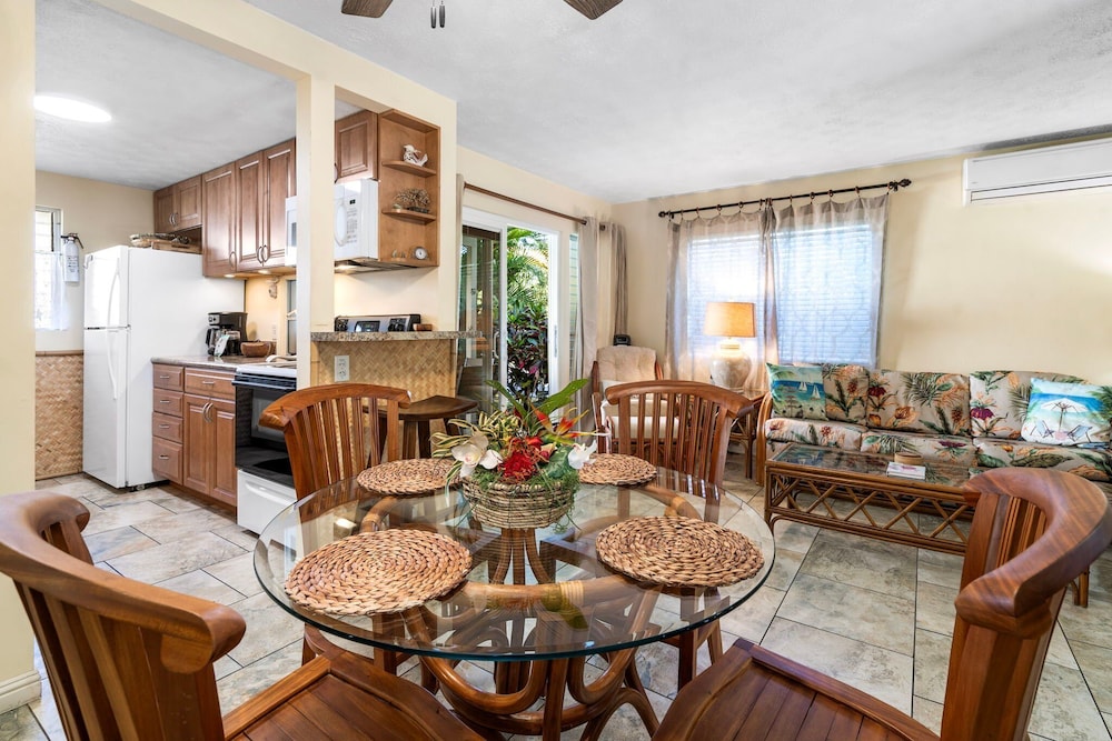 Steps From Lanai to Beach - AC & Wifi - Affordable- Vrkcv