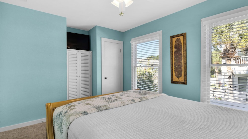 Your Ideal Beach Getaway With Private Pool, Game Room and Close to Beach!