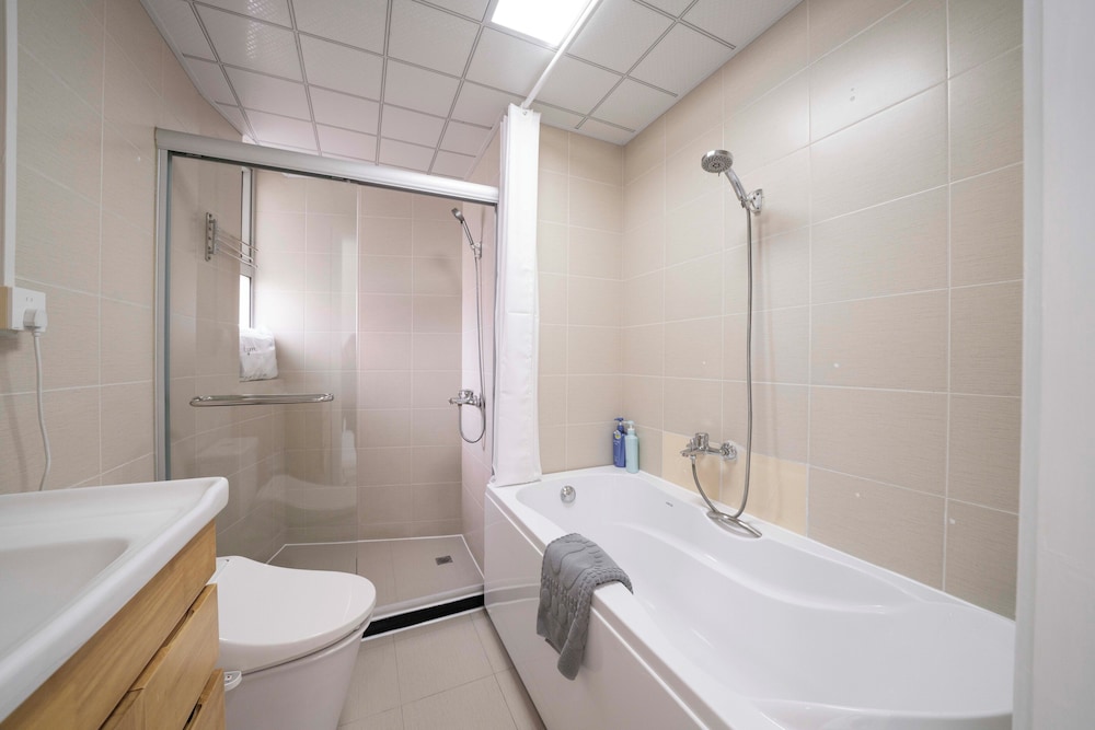 Tyms Luxury 4BR 2BA APT Garden