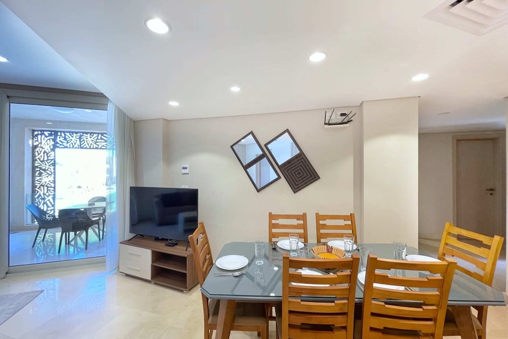 Xuru Stays I Homestyle 3BR Penthouse Pool & Beach View