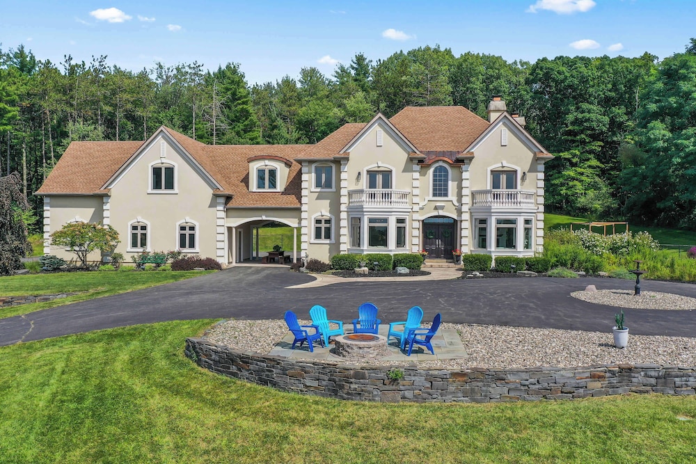 Hidden Retreat 4-homes 134 Acres