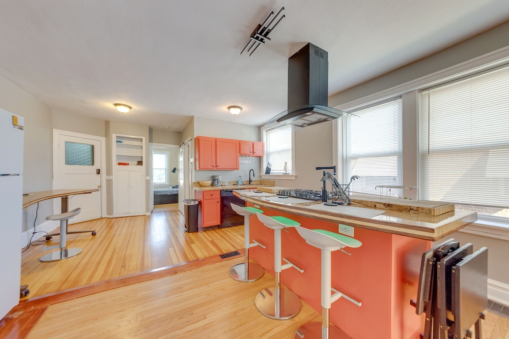 St Louis Vacations - Inviting St Louis Apartment - Great Location! - Property Image 1