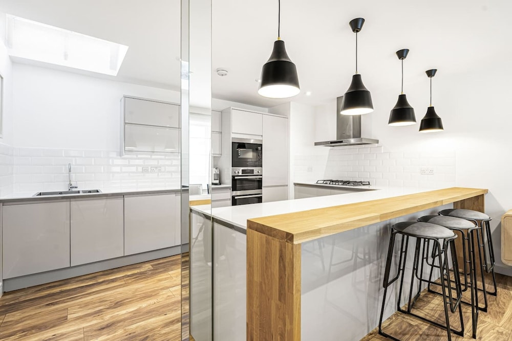 4-bed House Next To Harrods Pont Street Mews