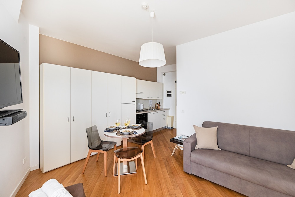 Residenza Miralago - 16 Domitilla - Locazione BK