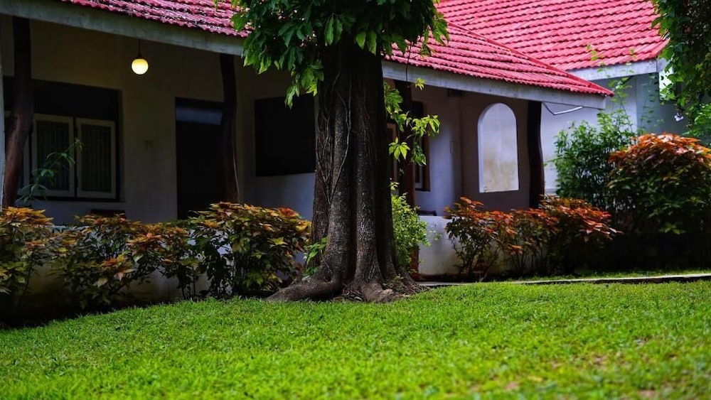 Habarana INN