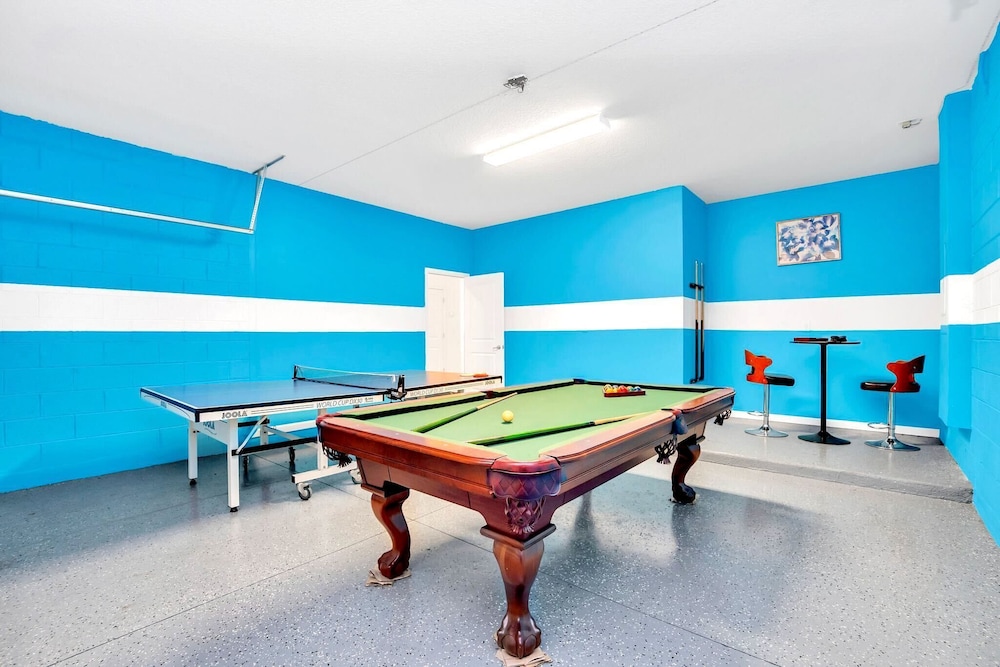 18Guest LakeView Home w HotTub Cinema - Image 4