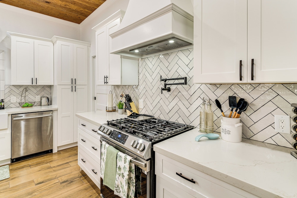 1 Mi to Dtwn Brenham! 'the Bell & Bloom Cottage'