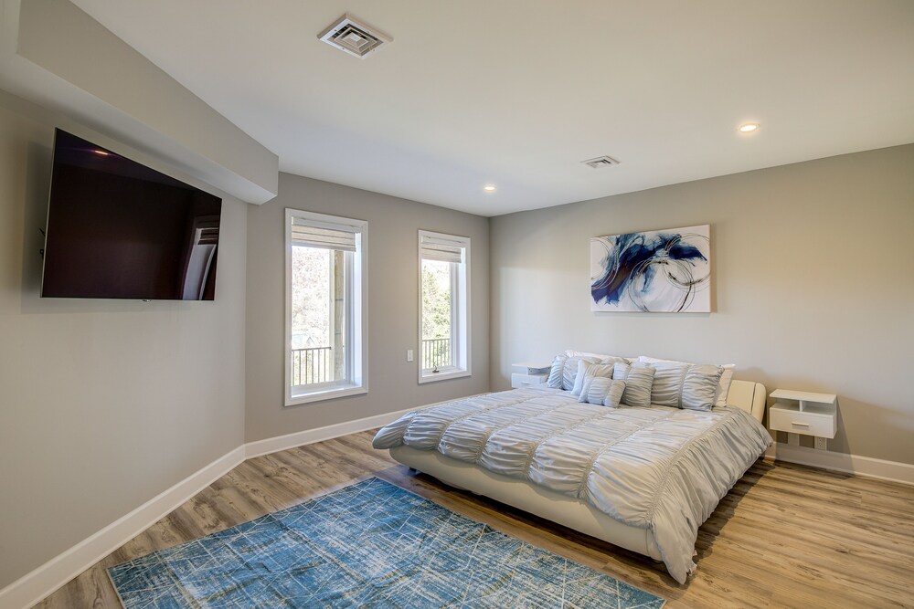 Lafollette Home: Community Pool & Mountain Views! view 5