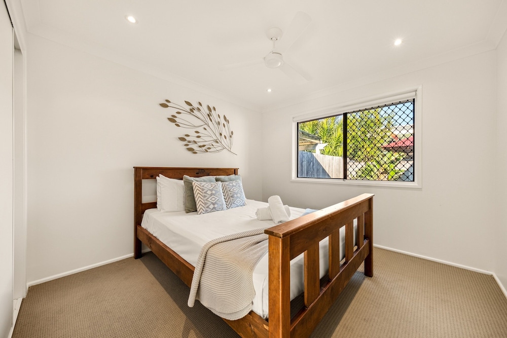 2-bed Beach Escape With Courtyard