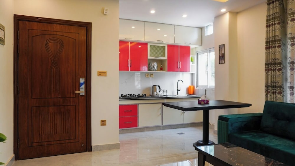 Kamboh La Cloud Hotel and Apartments