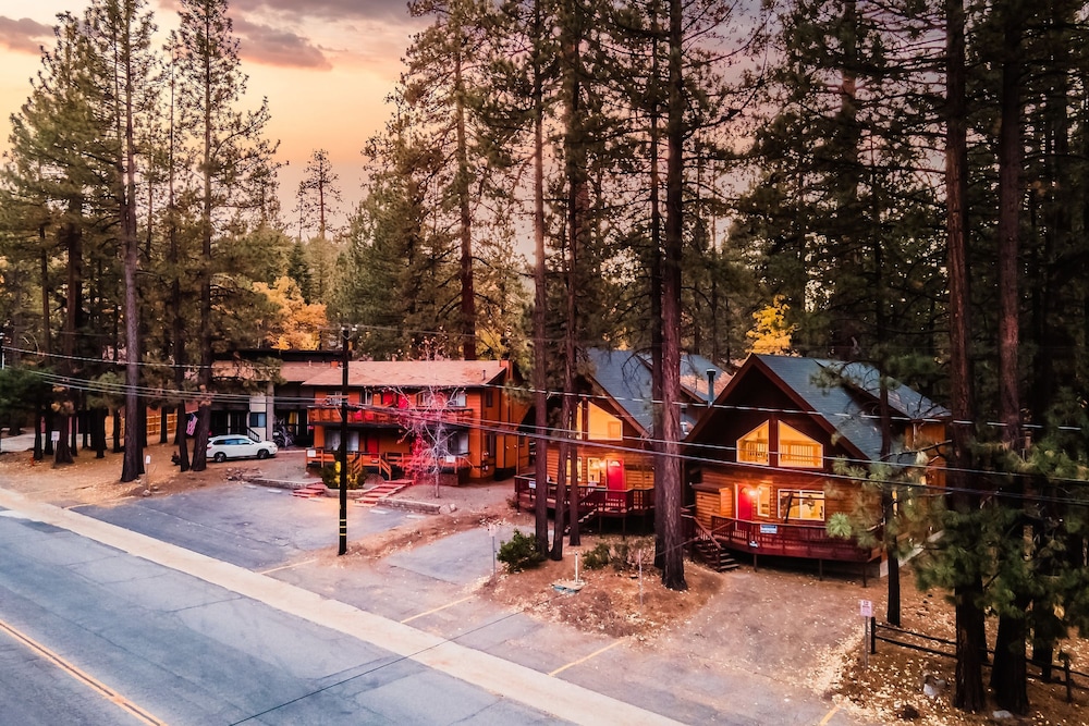 Jackhorn By Avantstay Spectacular Cozy Cabin w Hot Tub