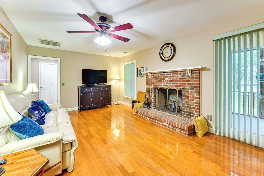 3 Mi to Historic Dtwn: Family Retreat in Beaufort!