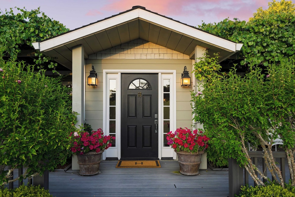 Glen Ellen Escape 5BR Retreat w/ Pool, Hot Tub, Hammocks & Vineyard Views