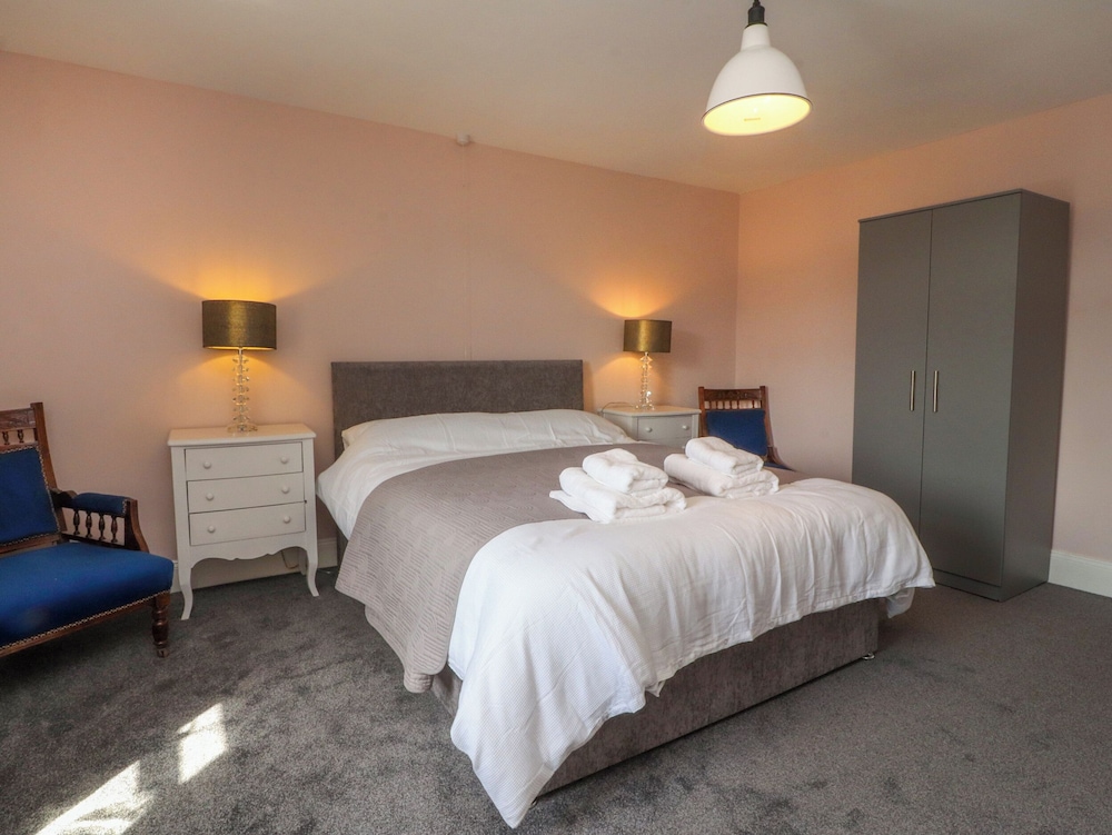 3 Cowper Place