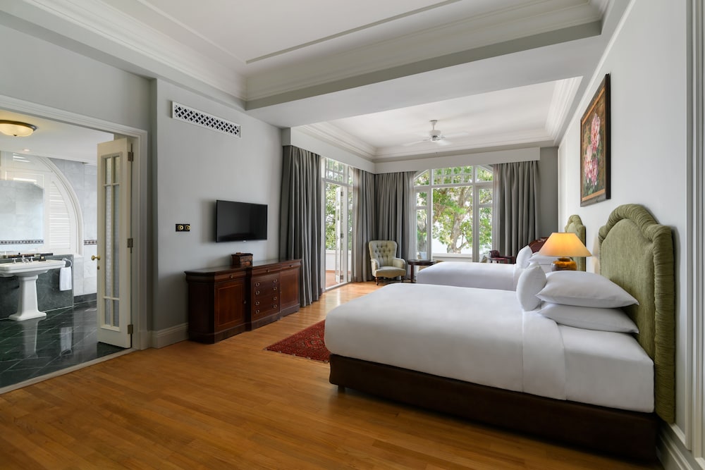 Eastern & Oriental Hotel 18