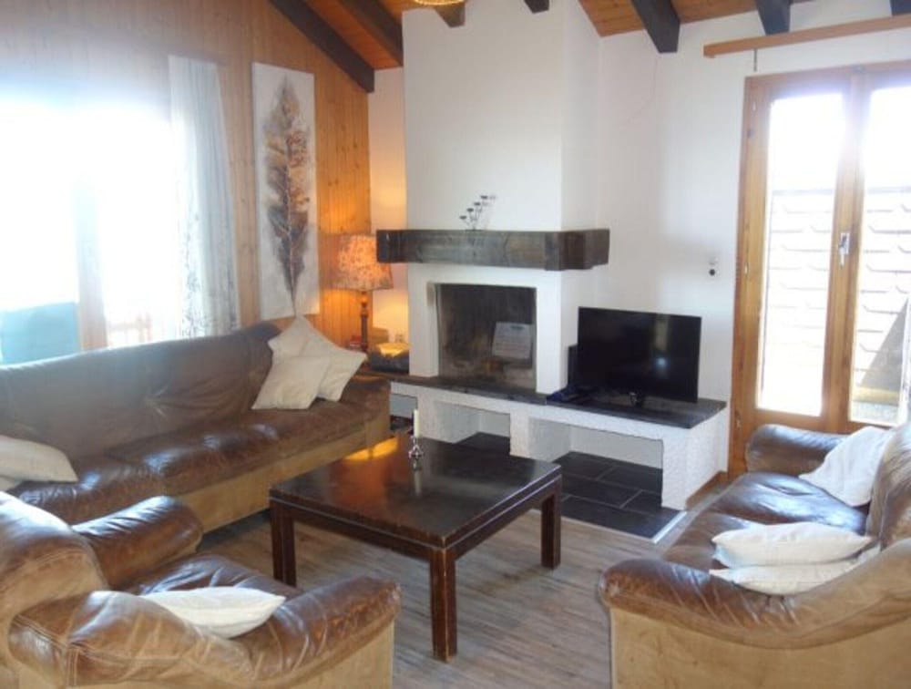 Spacious Apartment With Garden Furniture