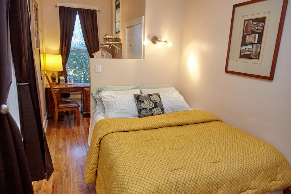 Ray's Bucktown Bed and Breakfast 10