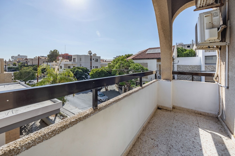 Trygoni Court - Elegant Downtown 3-bdr Apartment