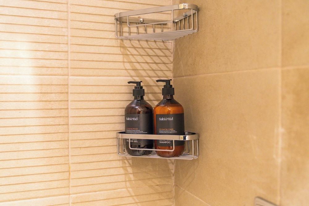 Cozy Chic 2BR - Pool Gym Access - JVC