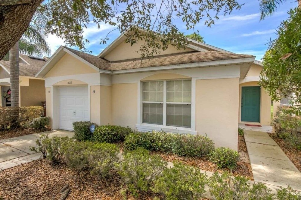 Gated Community Private Pool 3 Bedroom Home by Redawning