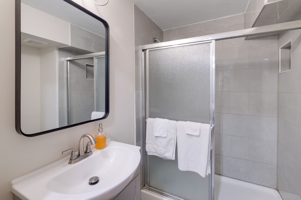 2 Mi to Umd: Apt w/ Free Parking in Silver Spring!