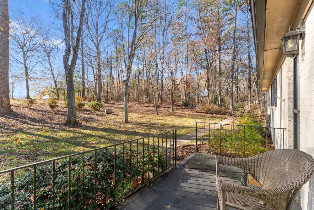 Waking Up Norman Lakefront Getaway w Kayaks Fire Pit Lake Views