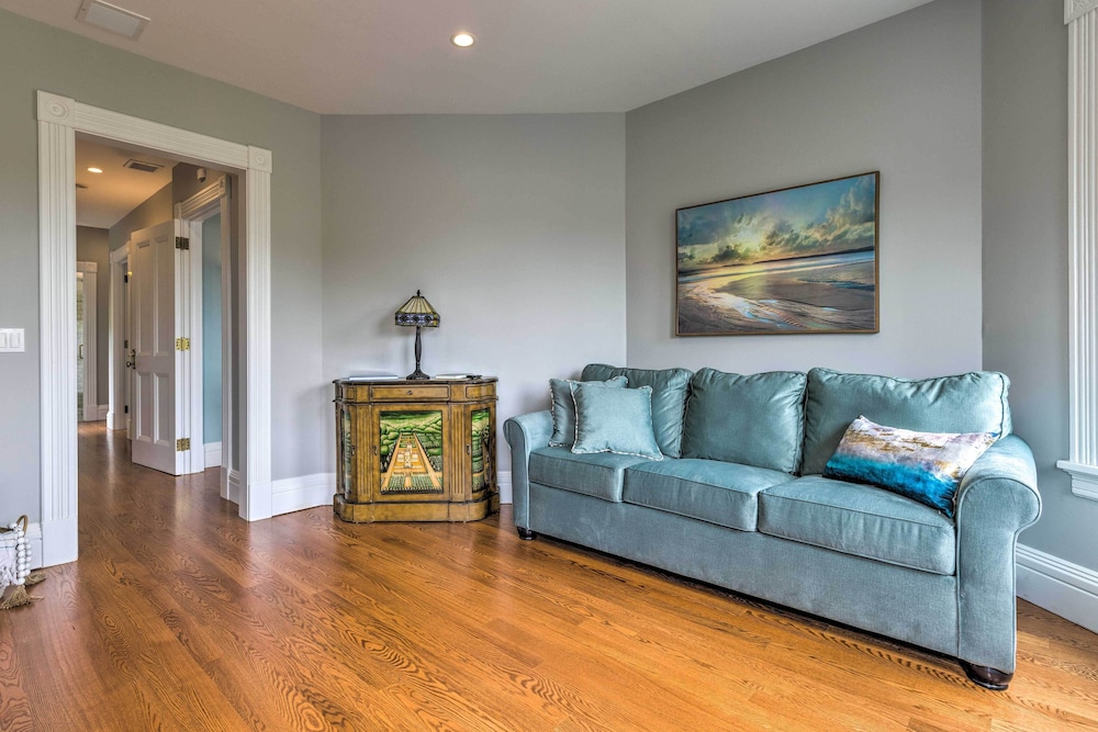 Charming Greenport Gem 1, 1 Mile to Ferry! view 4