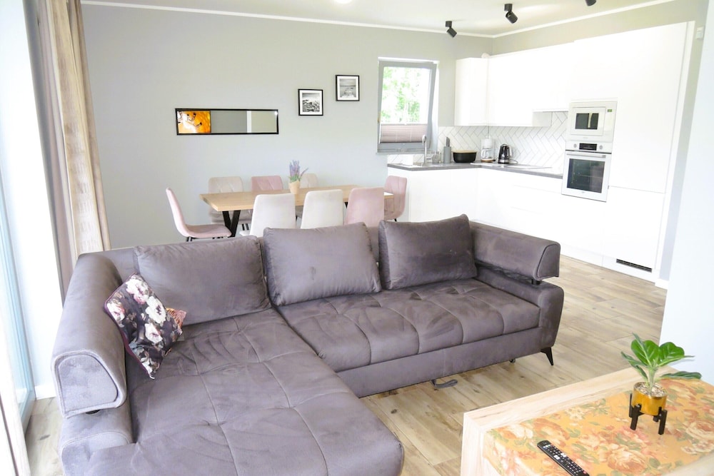New, Large Holiday Home for 10 People