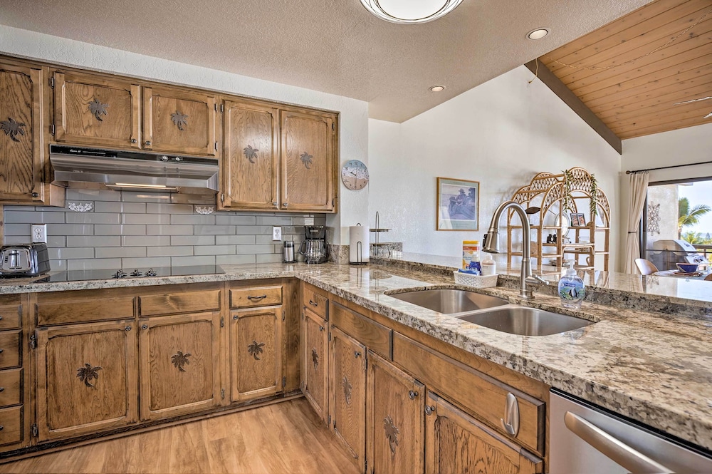 Kailua-kona Condo w/ Resort Amenities Access!