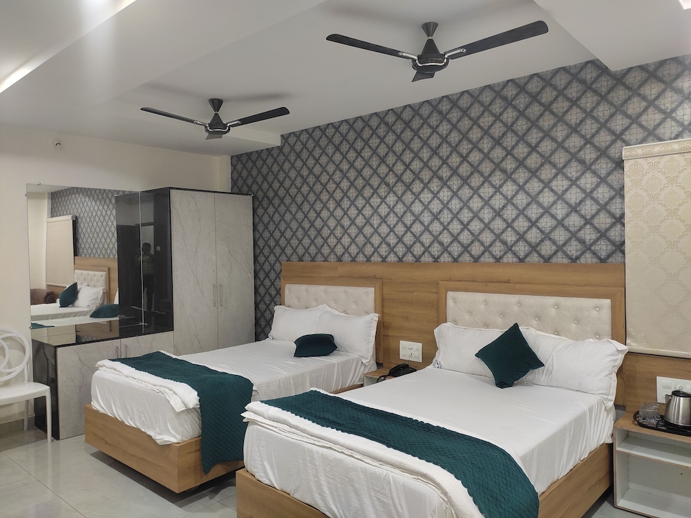 Hotel NVR Grand