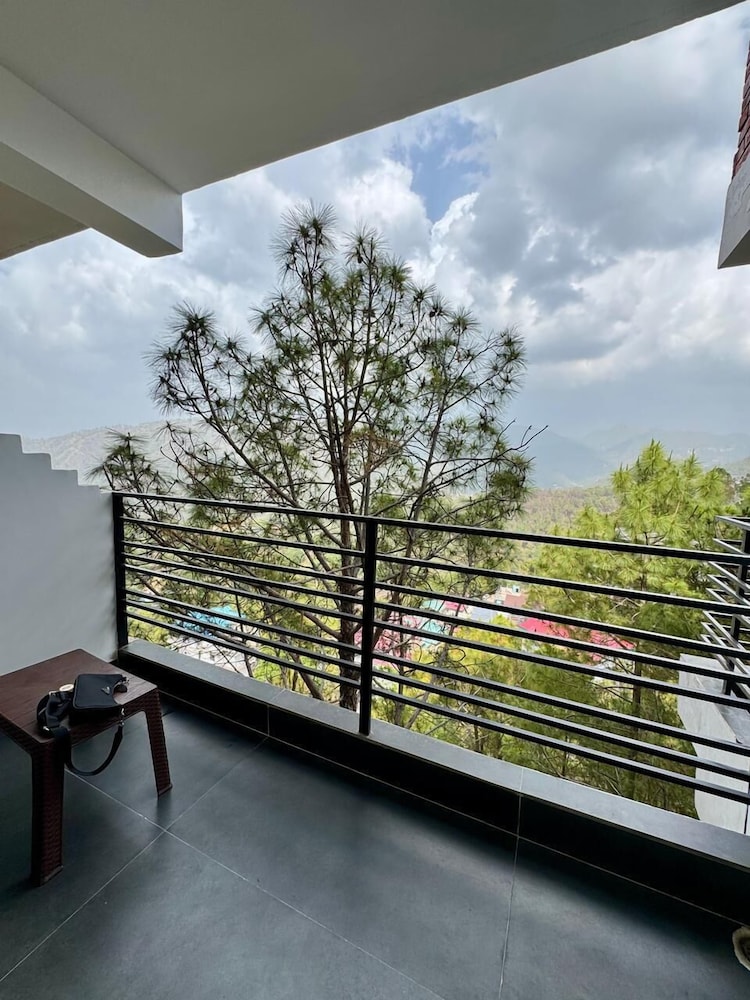 Mountain Breeze Hill Crest Kasauli