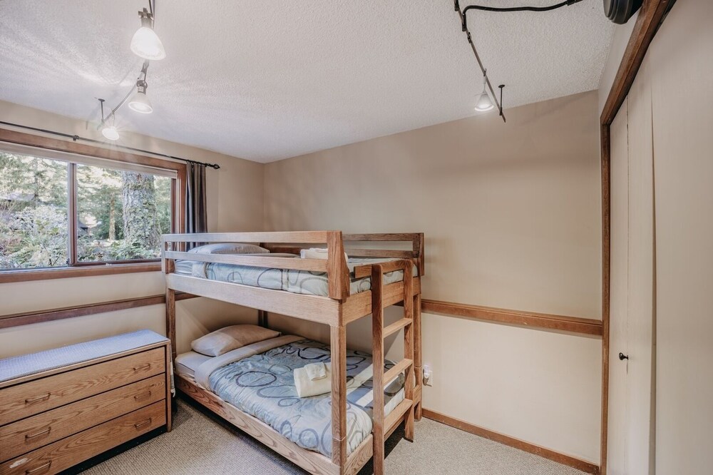 Glacier Mt Baker Lodging