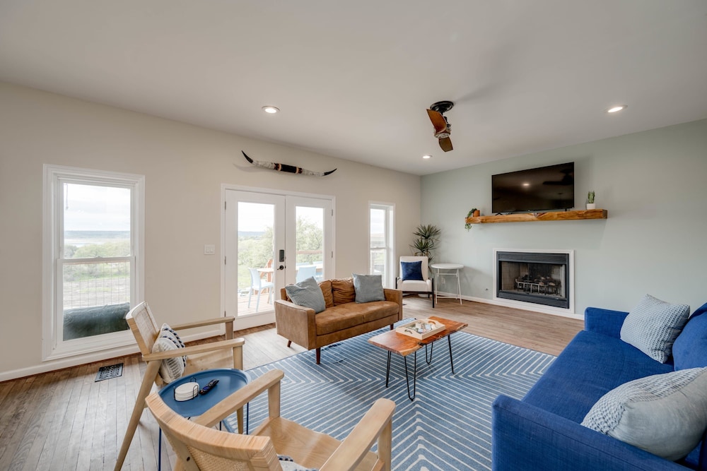 5 King 3 5b Firepit Nearby Pickleball Opens Feb 25 Lvl2 EV Charger Pool w Lake Views