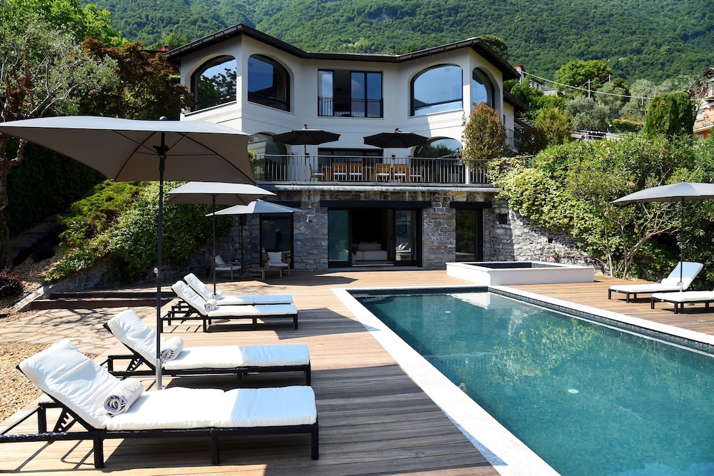 Carefree Retreat With Panoramic Views of Lake Como