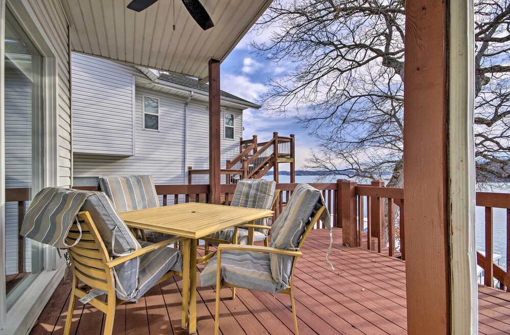 Lake of the Ozarks Vacation Rental: Boat Dock/slip