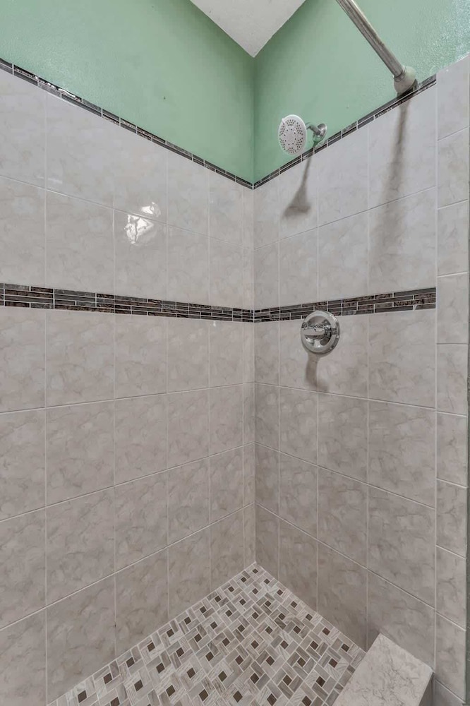 Cozy Suite Full Amenitie s pet Friendly