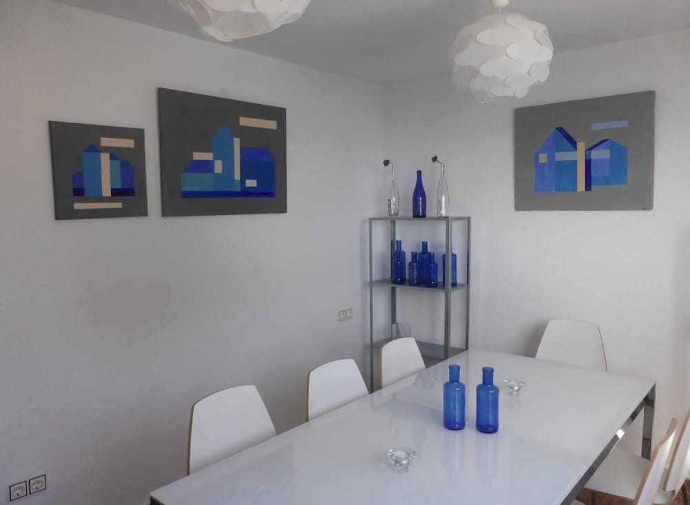 3bed Penthouse Apt With Private Terrace & Balcony