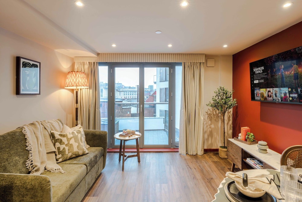 Waterside Living I Luxe Apartments