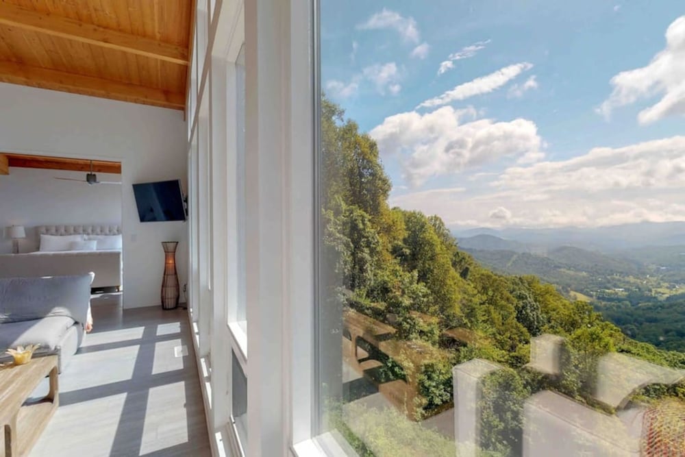 Sky-high Mountain Luxury w Jaw Dropping Views