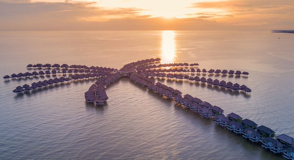 Hotel Avani Sepang Goldcoast Resort - Image 1