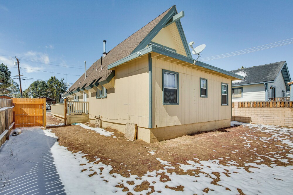 7 Mi to Big Bear Lake: A-frame Home w/ Deck!