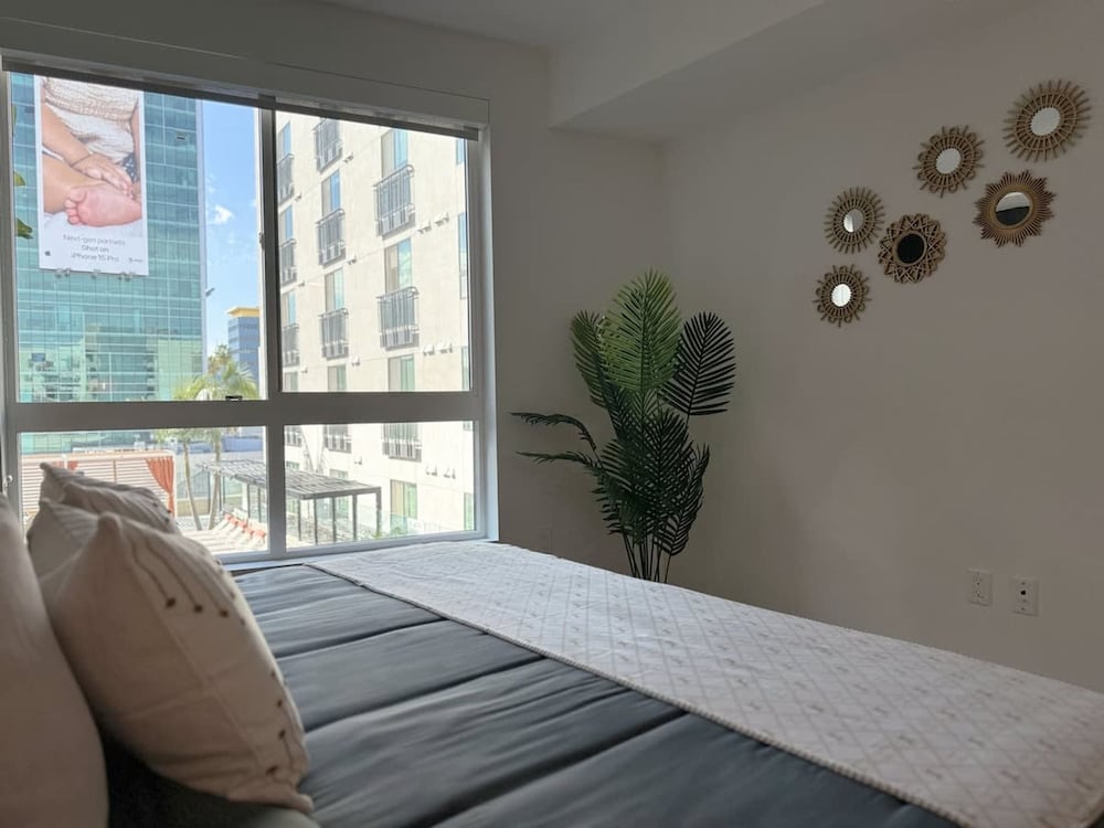 Modern Mid-hollywood Apt Sunset View Free Parking