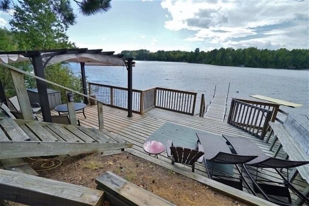490 Lake St Peter $2100/sum Wk 3 Bedroom Cottage