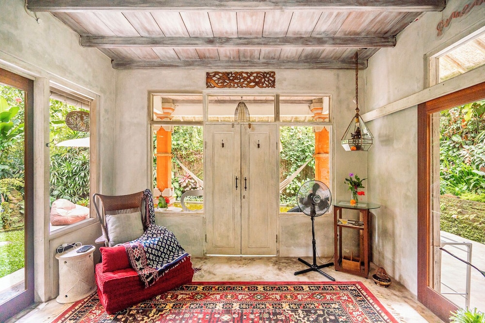 Barong Retreat Villa Ubud with Hammock Terrace, Garden & Koi Pond