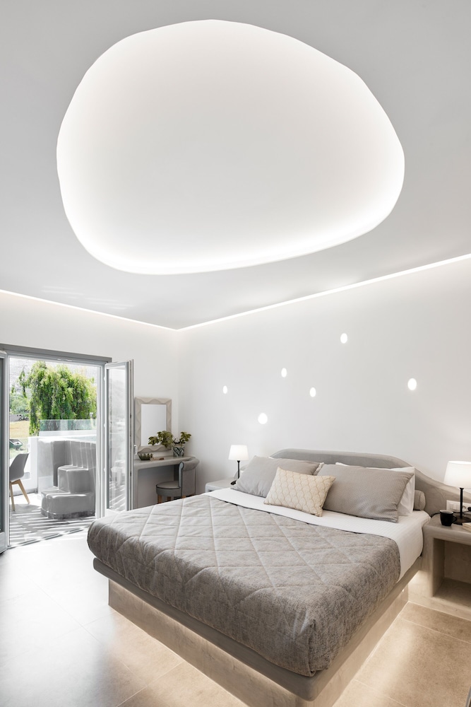 Amara Suites Santorini