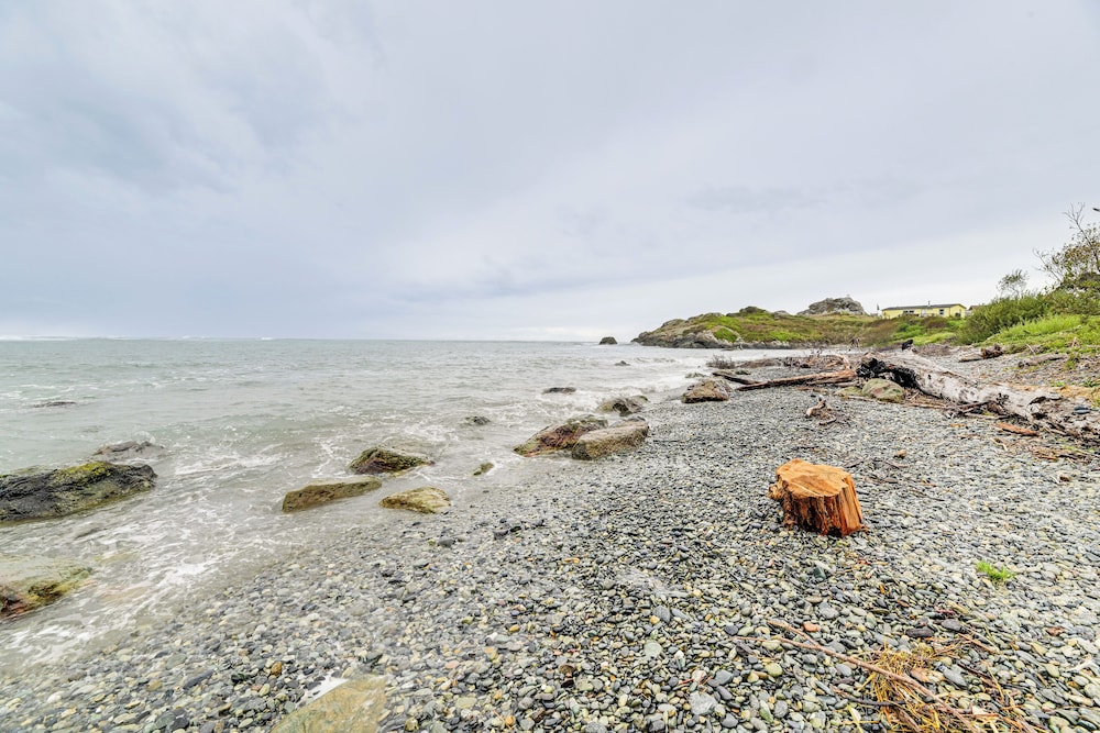 Fish & Hike: Quiet Smith River Cabin Near Ocean!