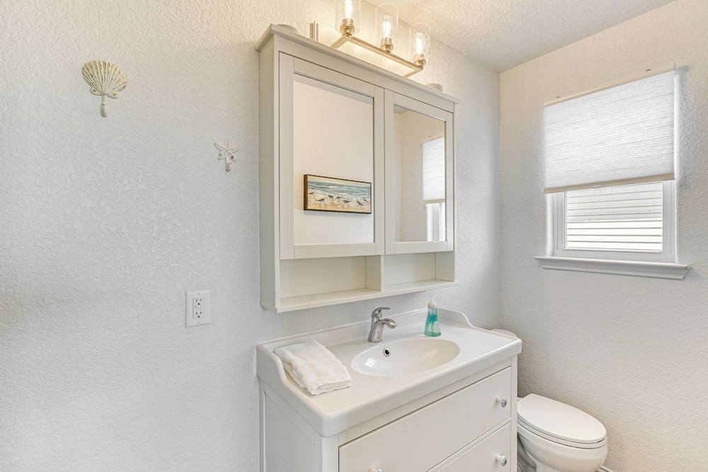 1 Block to Surfside Beach: Home w/ Gulf Views!