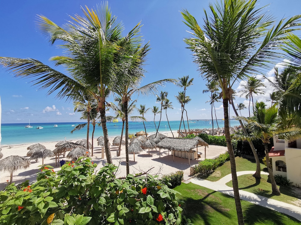Los Corales Tropical Beach Resort & SPA