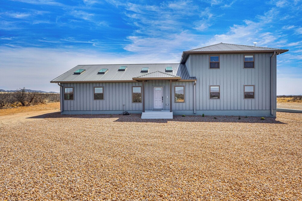 Stargazer's Delight: Mtn-view Pearce Home w/ Deck!