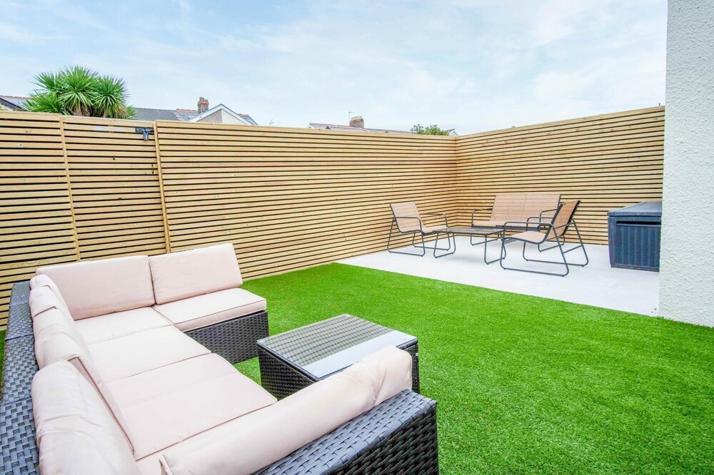 Seascape Retreat - 3 Bedroom Flat - Porthcawl